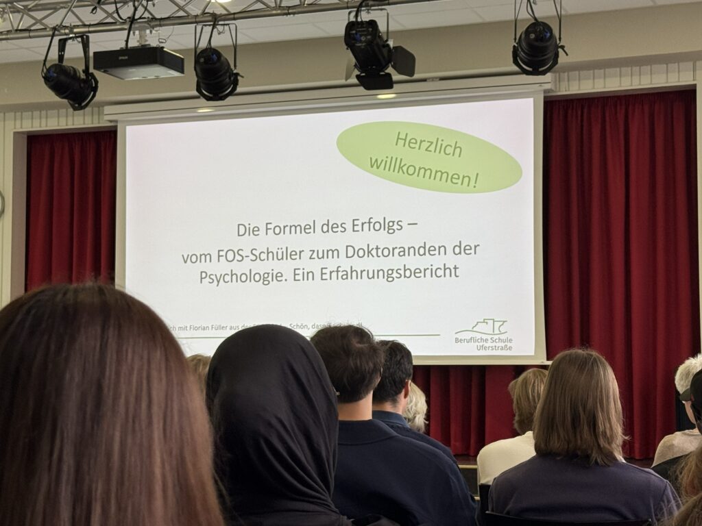 Die Formel des Erfolgs - ein ehemaliger FOS Schüler berichtet von seinem Karriereweg.
